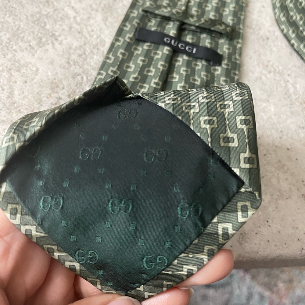 GUCCI DARK GREEN 100% SILK - Picture 3 of 6